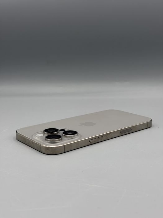 iPhone 15 Pro / 128 GB / Baterie 92% / 372 cicluri / Natural Titanium / Impecabil / Garantie un an / Stare buna
