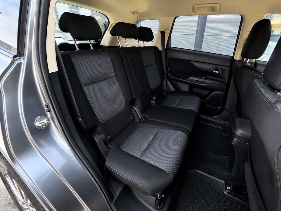 Mitsubishi Outlander 2018-New Model-4x4-Automat-Camera 360-Navi-CarPlay-Bi LED
