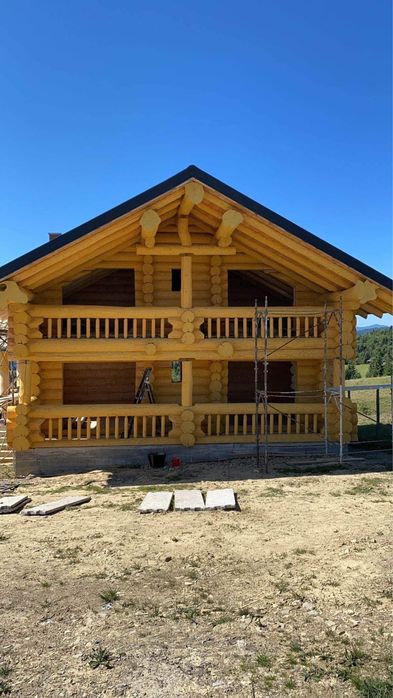 Case și foișoare din busteni lemn rotund