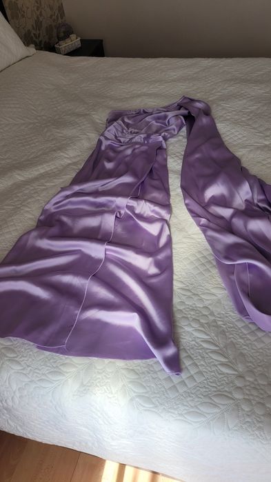 Rochie cu o maneca despicata