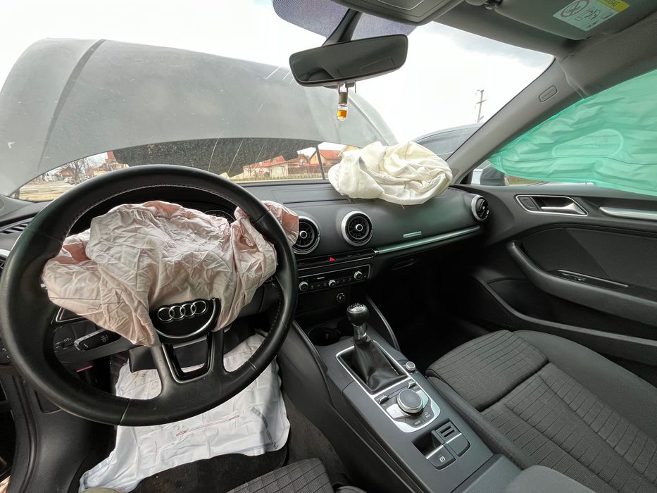 Vând Audi A3 Sportback 2018 avariat fata –bun pentru piese sau reparat