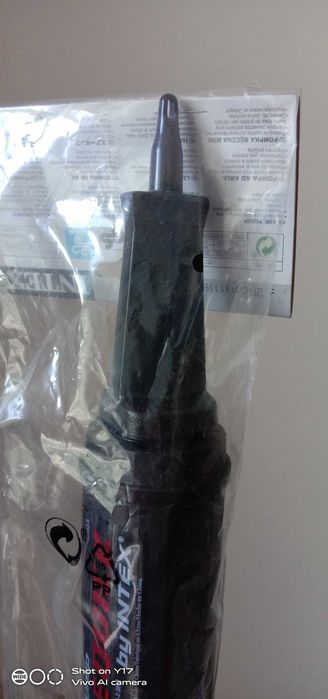 Насос ручной черного цвета