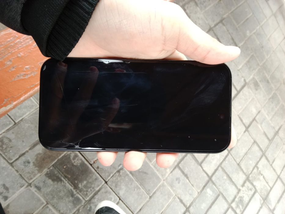 iPhone 16 с гарантиям