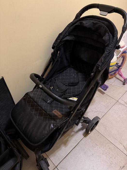 Отдам даром коляску в исправном состояние, нужно только почистить