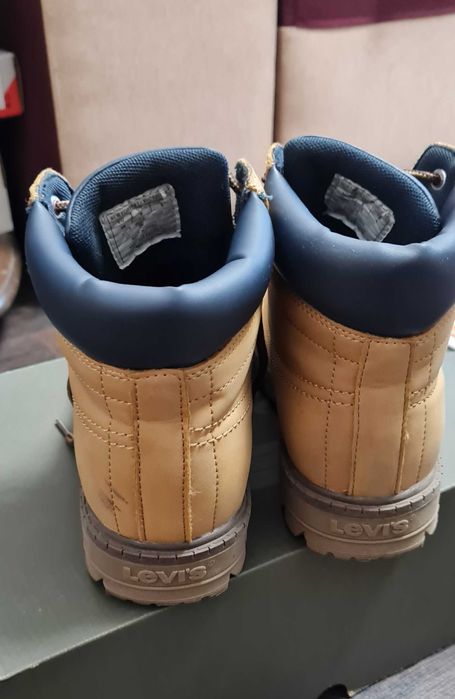Ghete Levis, originale, piele, marimea 38