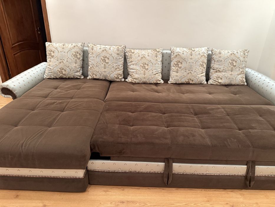Диван угловой просторный в отличном состоянии
