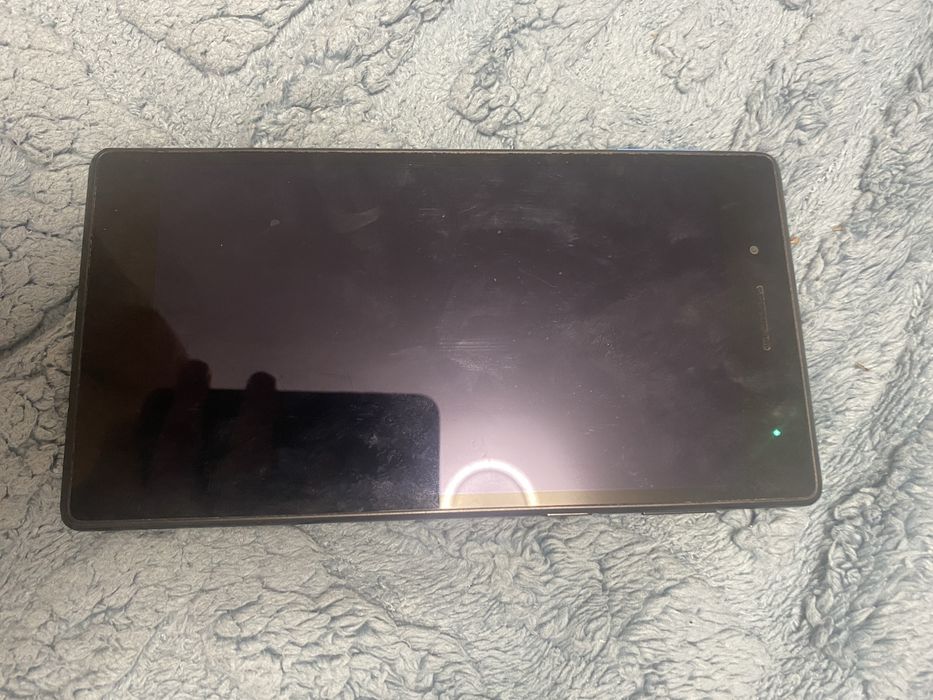 Vand tableta lenovo in stare buna  pretul este negociabil