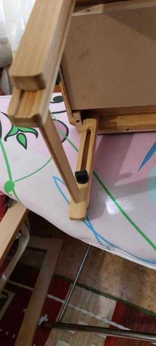 Продавам лаптопна маса