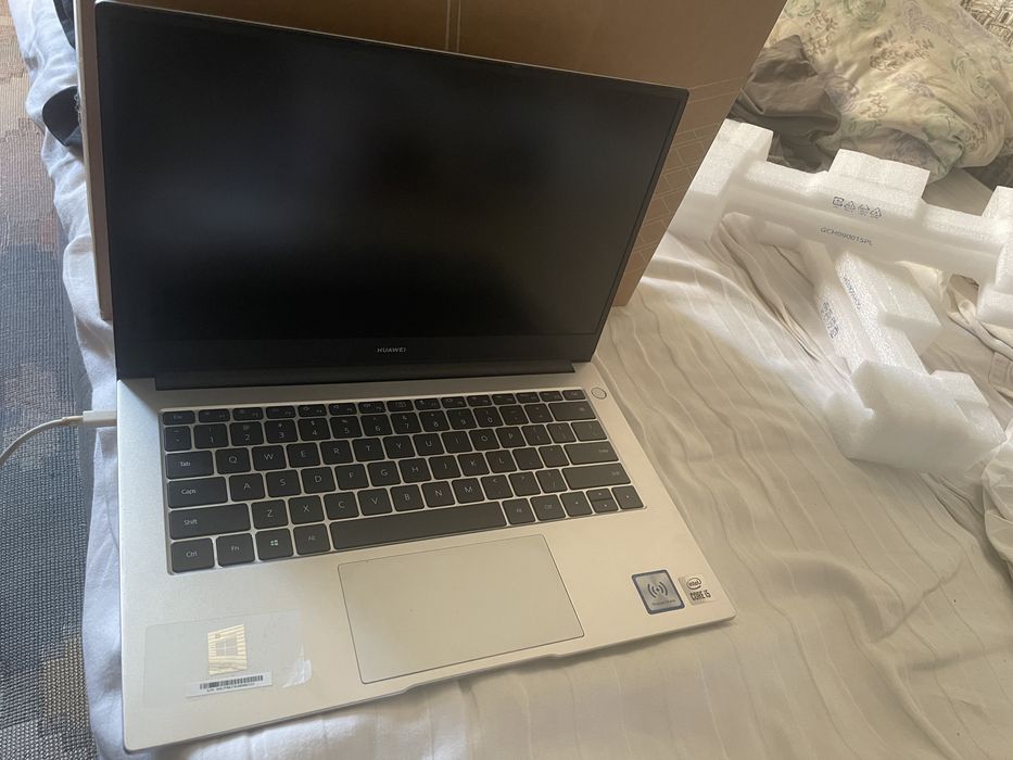 Лаптоп Huawei Matebook D14