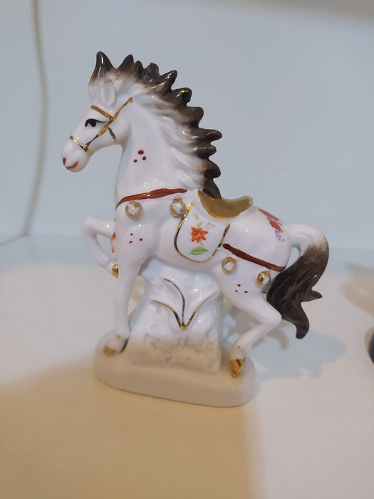 Статуэтка фарфор Лошадка