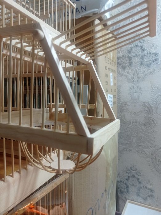 Клетка для певчих птиц из экологически чистых материалов.