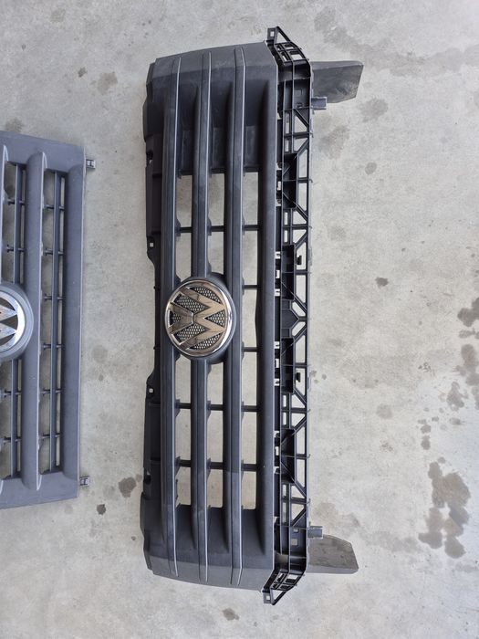 Grila radiator vw crafter 2.0tdi an 2016 facelift cod piesa 2E0853653E