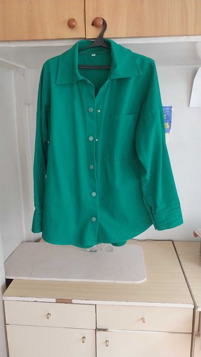 Джинсы женские. Юбки,платья Много всего.