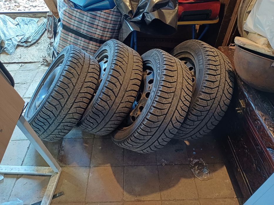 Продам комплект диски, колпаки,резина