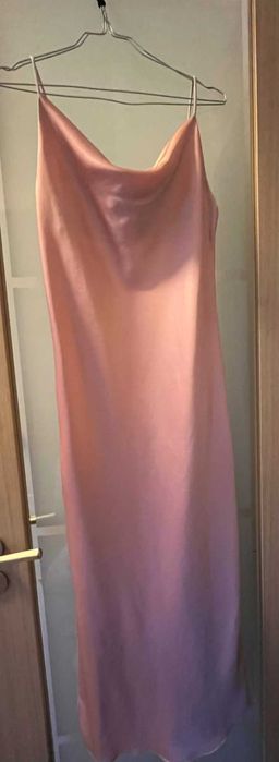 Розова дълга рокля