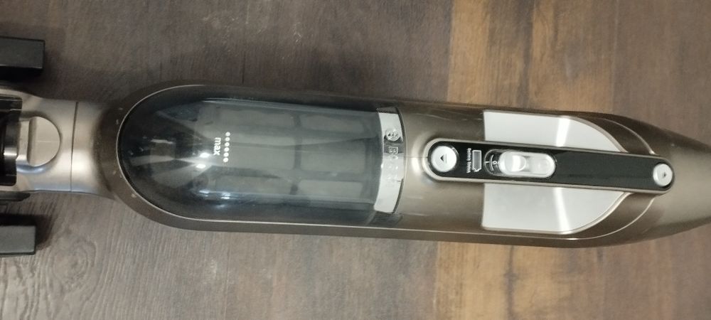 Vând aspirator vertical Bosch, puțin folosit și în stare foarte bună.