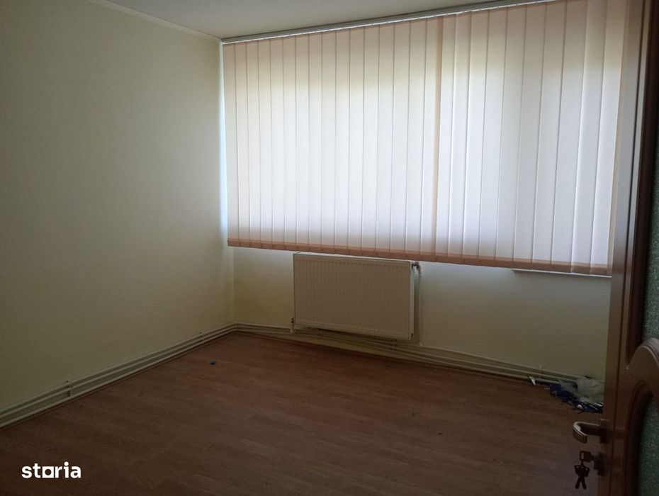 - Apartament 2 camere confort 1 zona Garii, etaj 4 cu pod.