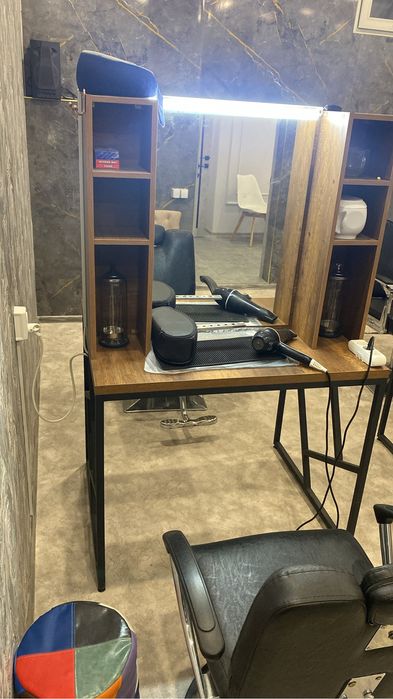 Парикмахерские столы для стрижек