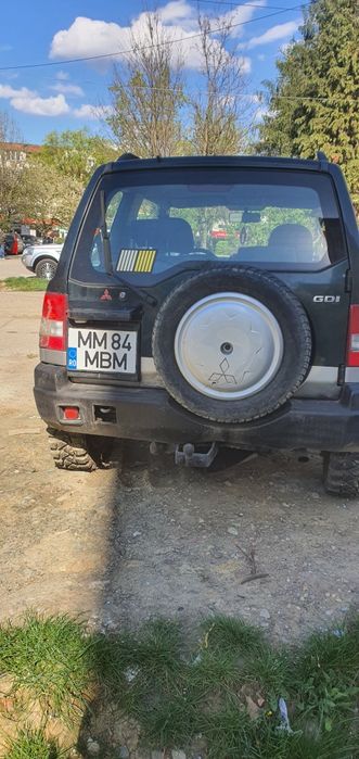 Vând mitsubishi pinin