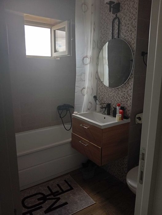 Inchiriez apartament