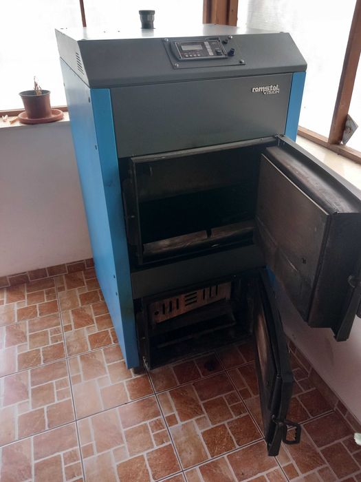 Vând centrală pe lemn