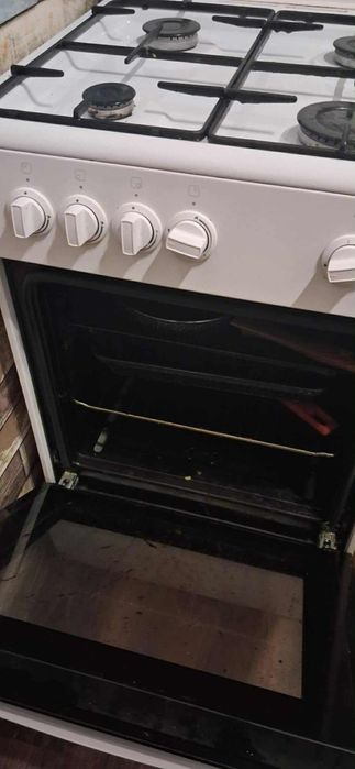 Aragaz pe gaz cu 4 ochiuri