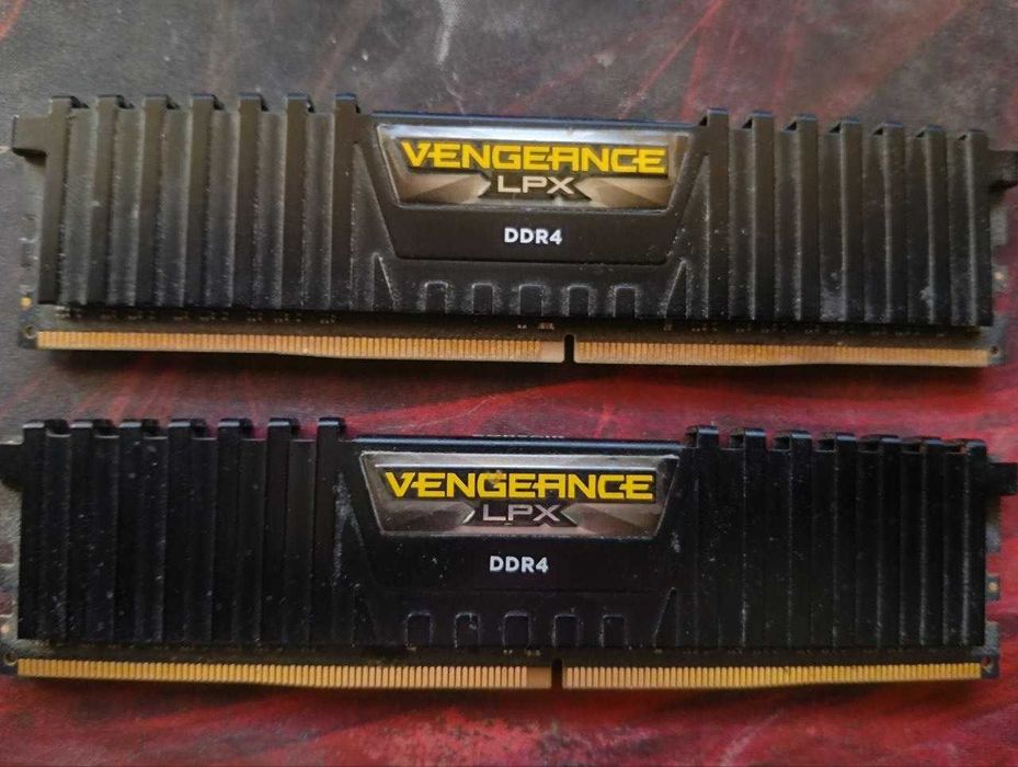 продавам 2x8GB DDR4 3200 Corsair Vengeance LPX