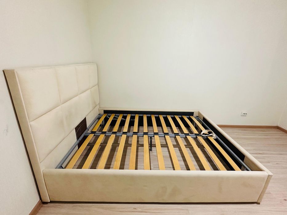 Продам двуспальный кровать без матраса