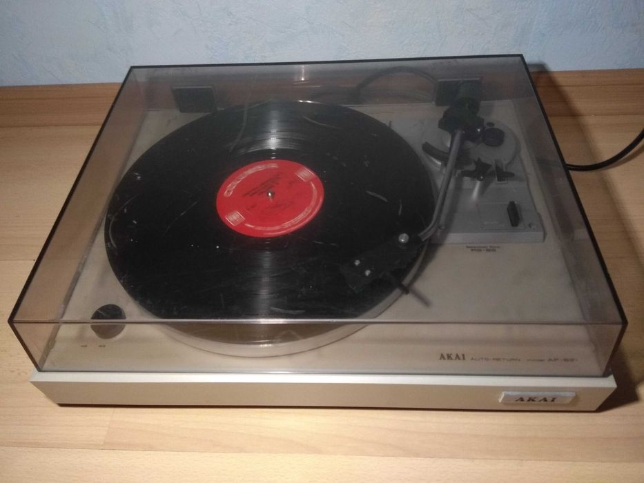 Колекционерски грамофон Akai AP-B21