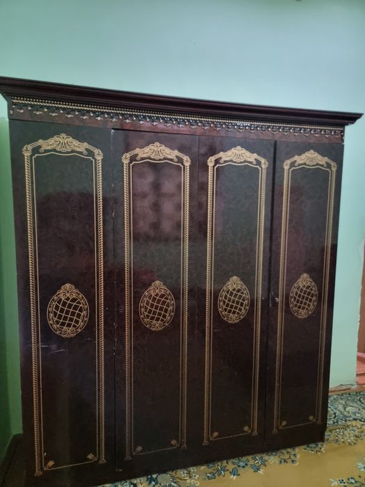 Стенка ва мебеллар сотилади