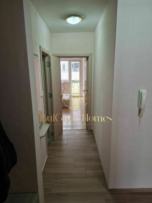 Дава се под наем Тристаен апартамент в Варна, Колхозен пазар - 85 кв.м за 548.25 € - Снимка #7