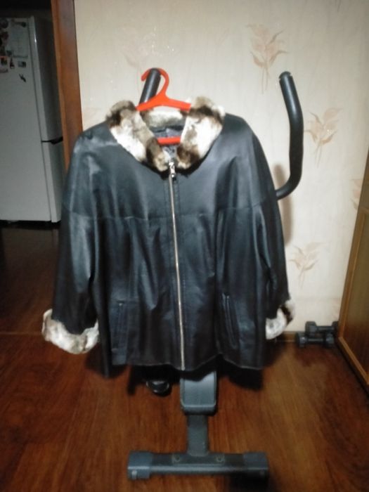 Продам куртку кожаную