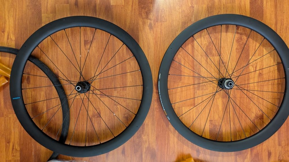 Roti cursiera carbon Shimano C46