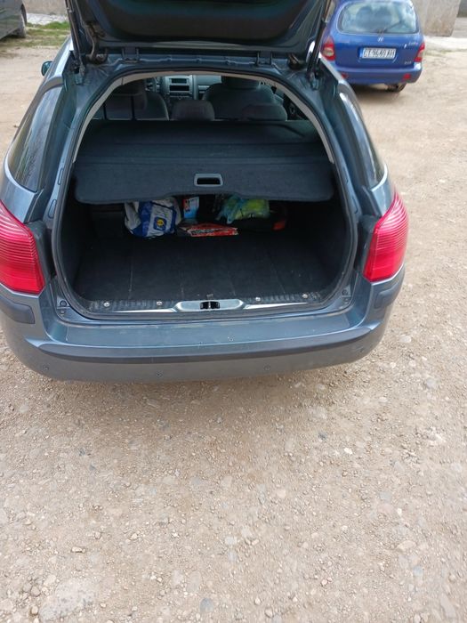 Продавам Пежо 407