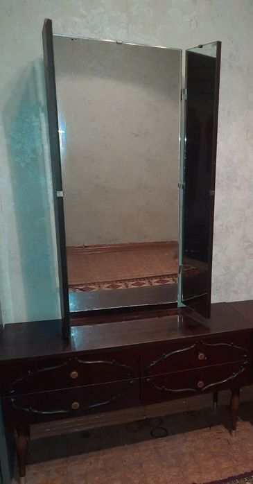 Трюмо с зеркалами