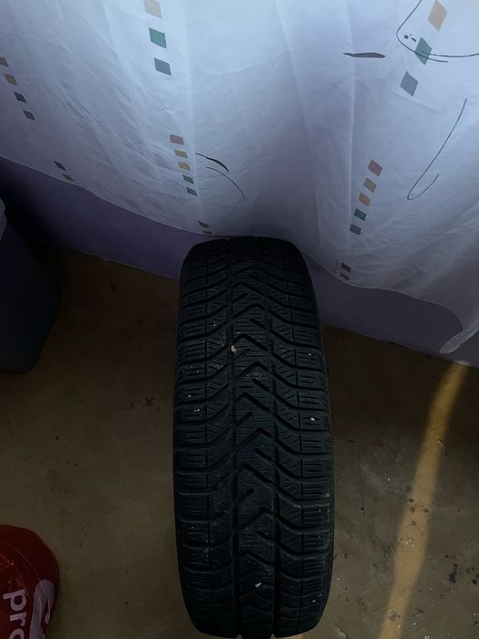 Vand  5 anvelope de iarna marca pirelli 195 65  r 15