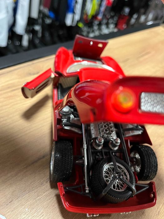 BBURAGO метална колекционерска количка модел  FERARRI 250 1965г. 1:18