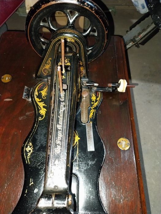 Mașina de cusut SINGER
