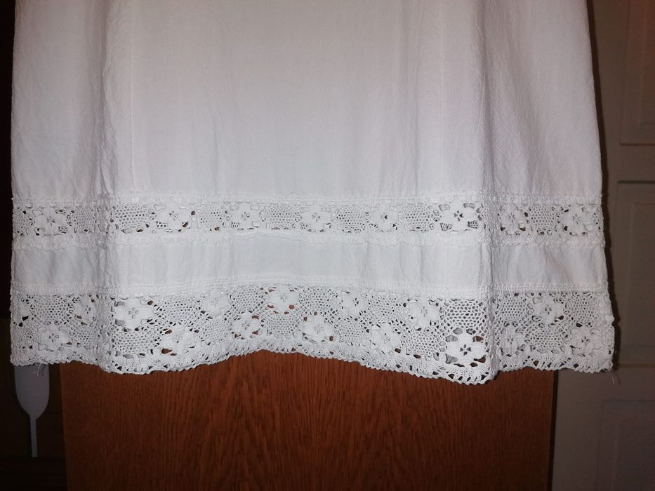 Rochie de in Naturustik mărimea 42 (XL), albă cu broderie, lungime 100 cm