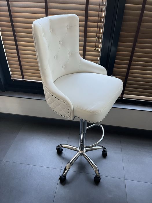 Бар стол на колелца Lyon с 24м гаранция и безплатна доставка до офис