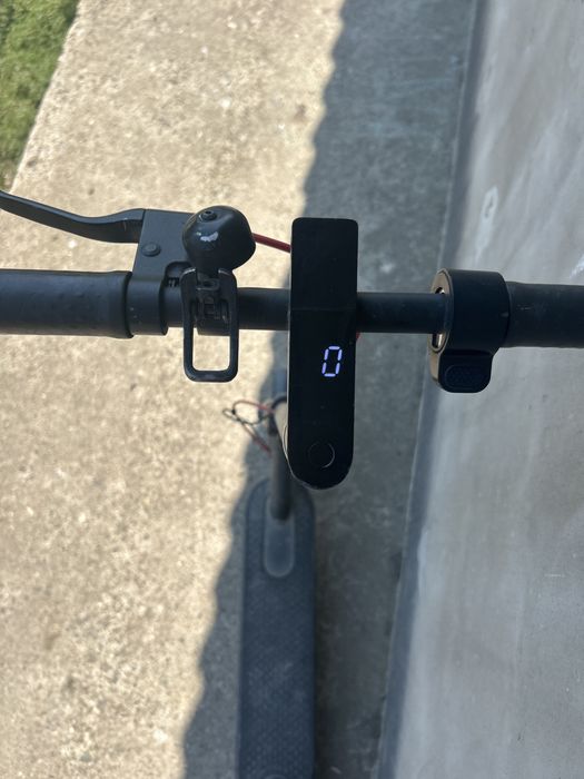 Trotinetă electrică Xiaomi M365 / Essential – pliabilă, autonomie bună, stare bună
