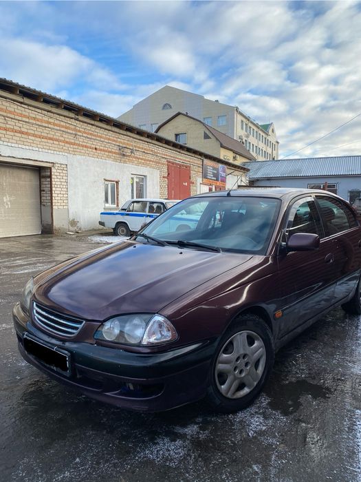 Продам машину Toyota Avensis