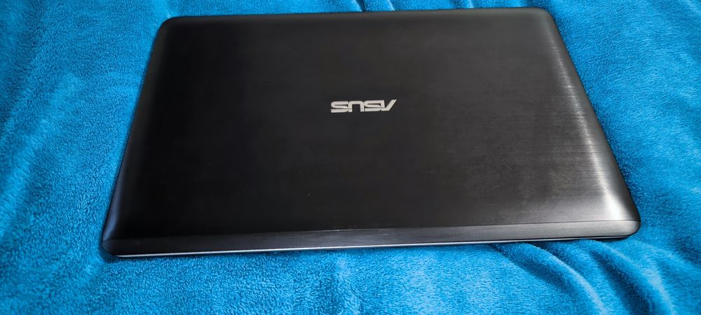 Продавам Лаптоп Asus K555L