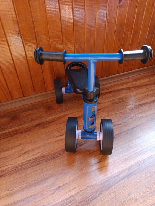 Колелце в син цвят