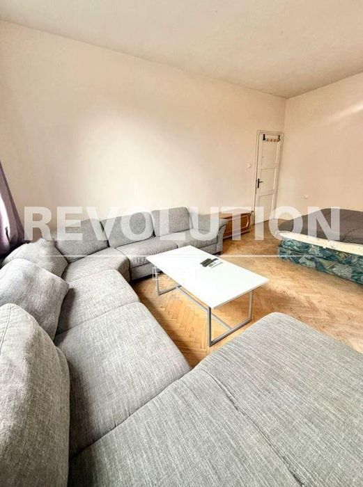 Тристаен апартамент в района на Гръцка махала!