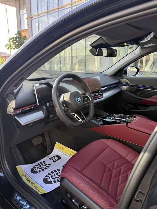 Bmw i5 40l 2025-yil +dop 4K Tv HUD Harmann Kardon Sky Lounge 360kamera
