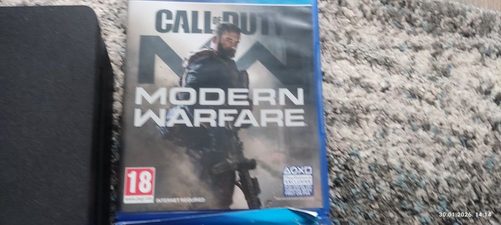 Consolă PS4 Slim + 2 Jocuri (CoD & Hello Neighbor) + 2 Manete