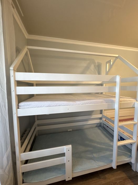 Двухьярусная кровать