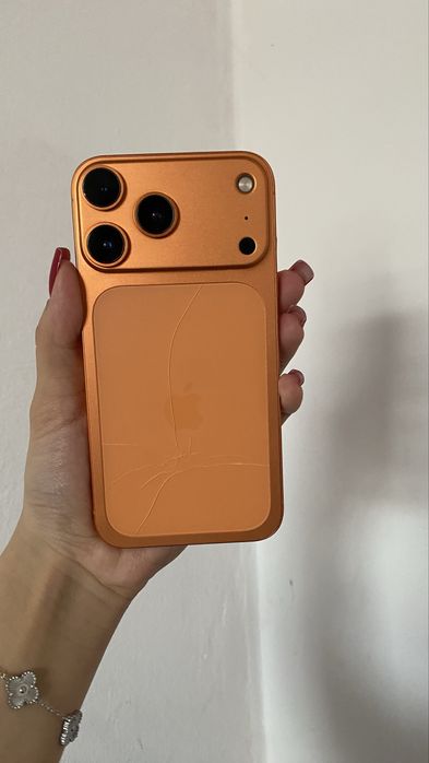 iPhone 17 про  по корпусу 17 про внутри Хр