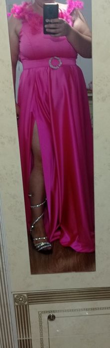 Vând rochii de seara